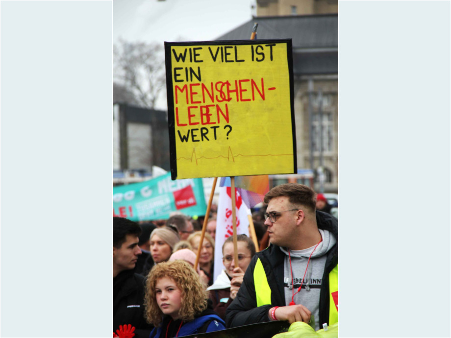 Darmstädter Beschäftigte unterstützen mit einem Warnstreik die Tarifkommission