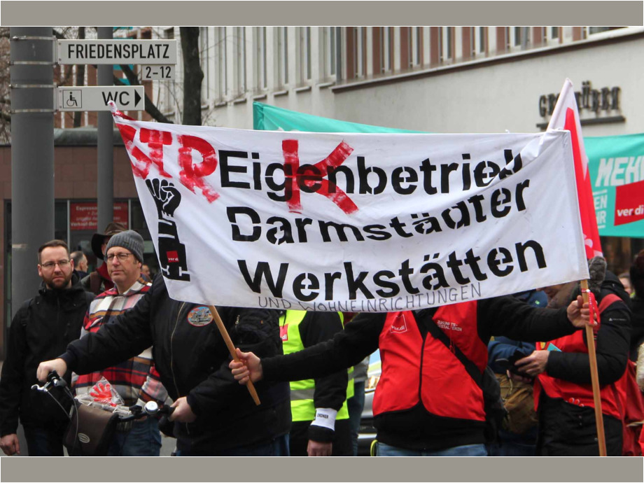 Darmstädter Beschäftigte unterstützen mit einem Warnstreik die Tarifkommission