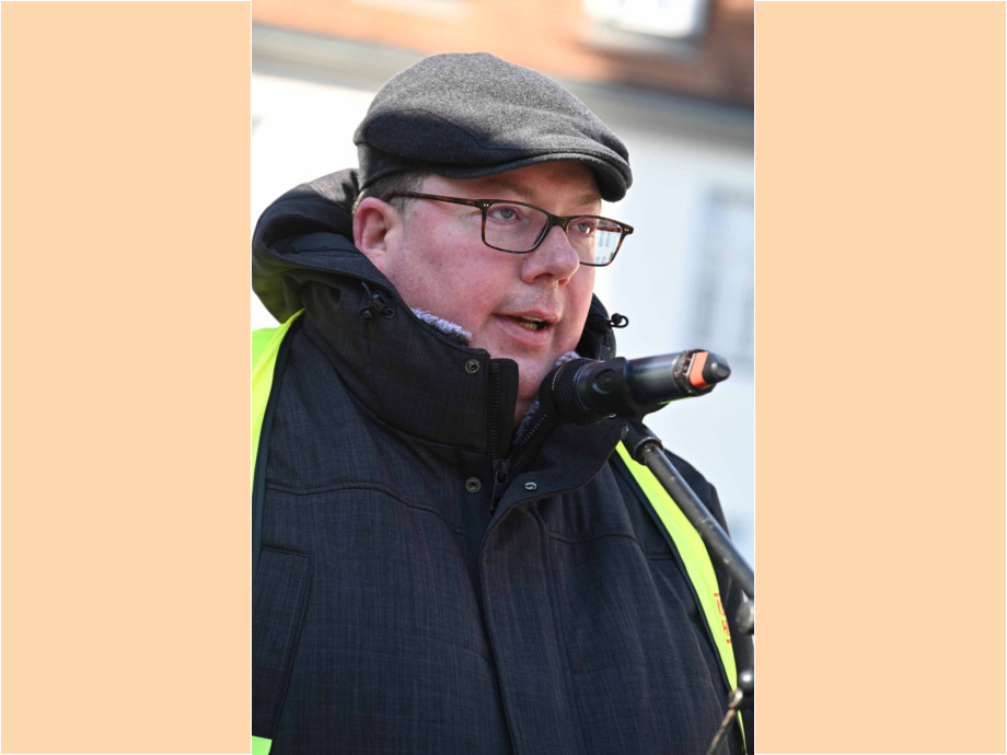 Beschäftigte des Öffentlichen Dienstes aus Mittelhessen versammeln sich am 28.02.2023 in Giessen zum Warnstreik Beschäftigte des Öffentlichen Dienstes aus Mittelhessen versammeln sich am 28.02.2023 in Giessen zum Warnstreik