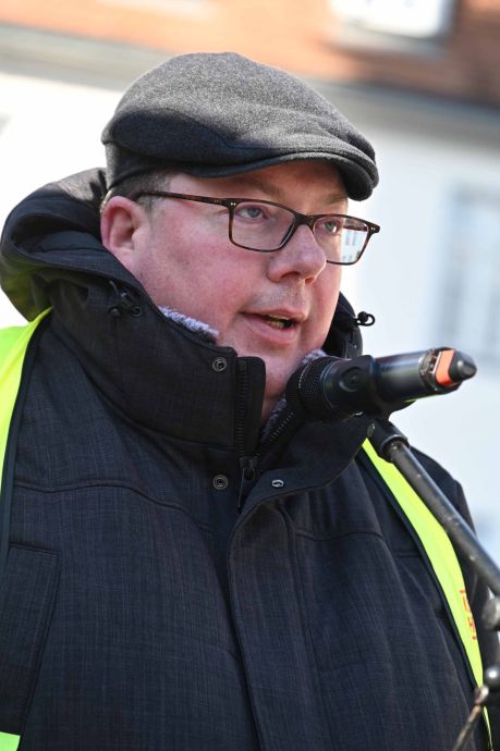 Beschäftigte des Öffentlichen Dienstes aus Mittelhessen versammeln sich am 28.02.2023 in Giessen zum Warnstreik Beschäftigte des Öffentlichen Dienstes aus Mittelhessen versammeln sich am 28.02.2023 in Giessen zum Warnstreik