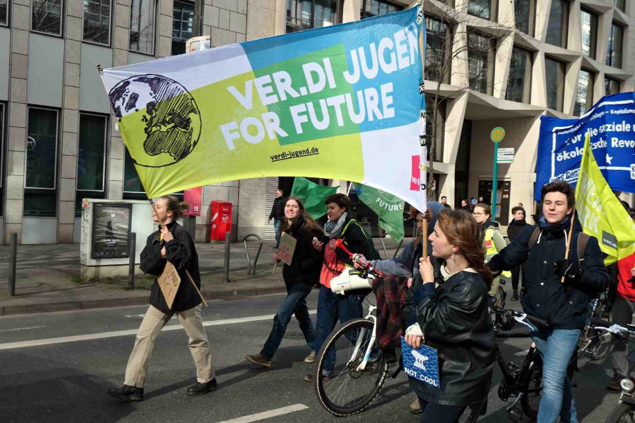 Wir sind systemrelevant! Wir sind systemrelevant!