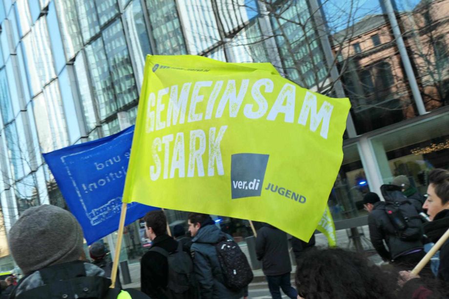 Heute ist keine Arbeitstag, heute ist Streiktag! Heute ist keine Arbeitstag, heute ist Streiktag!