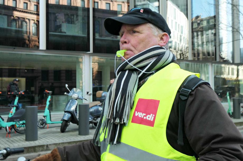 Die Kolleginnen und Kollegen werden kämpfen für ihre Forderungen Die Kolleginnen und Kollegen werden kämpfen für ihre Forderungen