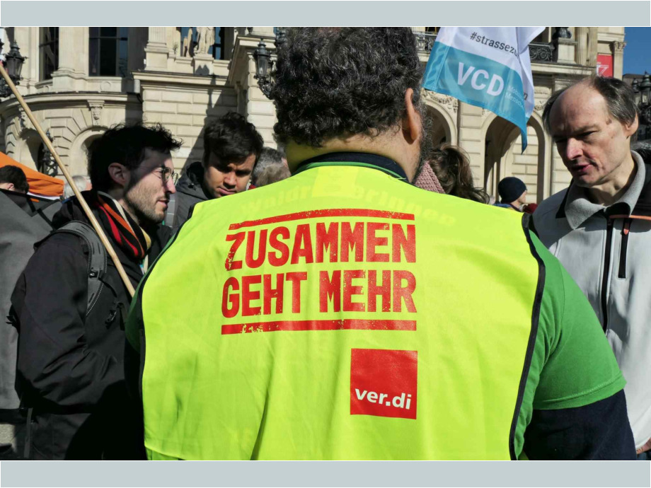 Die ver.di-Streikenden sind beim Klimastreik dabei Die ver.di-Streikenden sind beim Klimastreik dabei