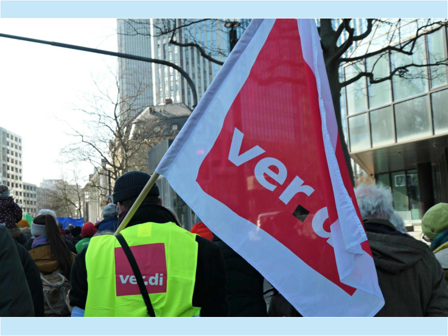 Der ver.di-Warnstreik im ÖPNV ist eine Antwort der Beschäftigten auf den bisherigen Verlauf der Tarifverhandlungen im öffentlichen Dienst Der ver.di-Warnstreik im ÖPNV ist eine Antwort der Beschäftigten auf den bisherigen Verlauf der Tarifverhandlungen im öffentlichen Dienst