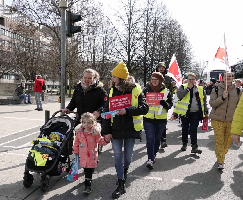 Die Beschäftigten des Öffentlichen Dienstes halten den Laden am Laufen Die Beschäftigten des Öffentlichen Dienstes halten den Laden am Laufen