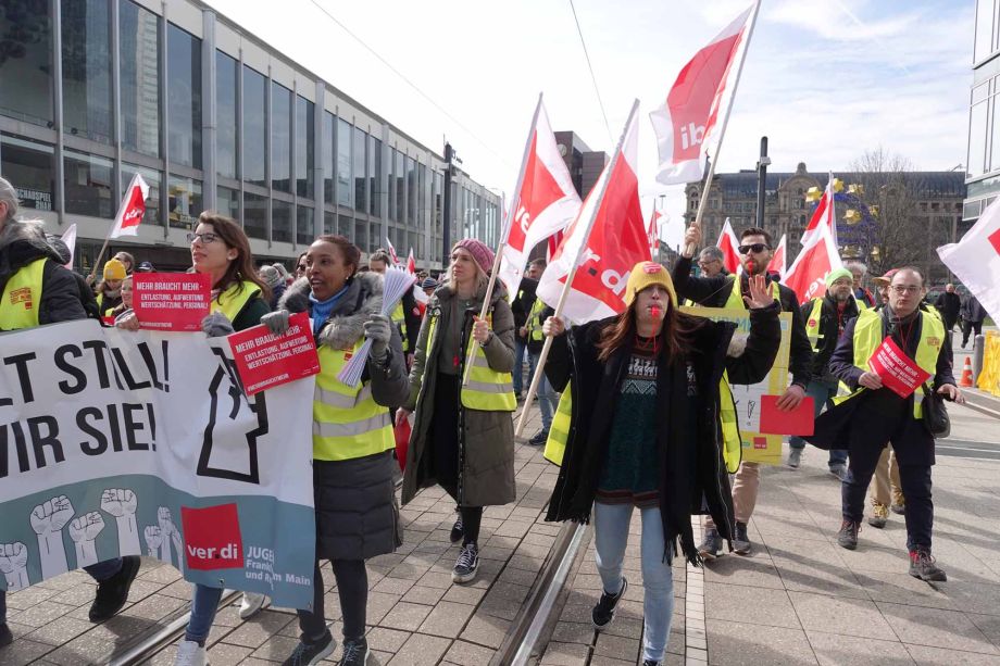 Demozug durch die Stadt Demozug durch die Stadt