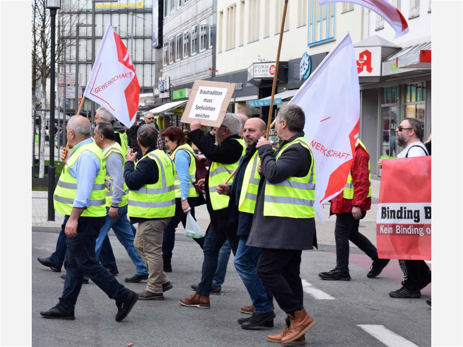 Brautradition muss Spekulation weichen - Protest in Bielefeld