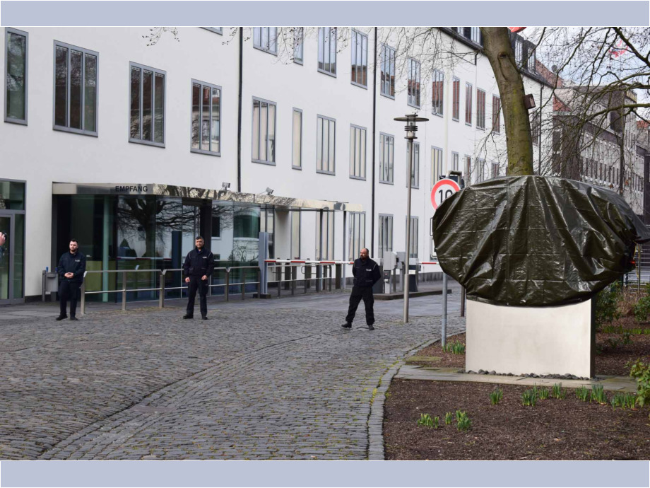 Warum ist das Firmenlogo verdeckt?