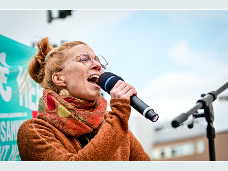 Abschlusskundgebung mit Natalie Jopen, stellvertr. Landesbezirksleiterin verdi Hessen