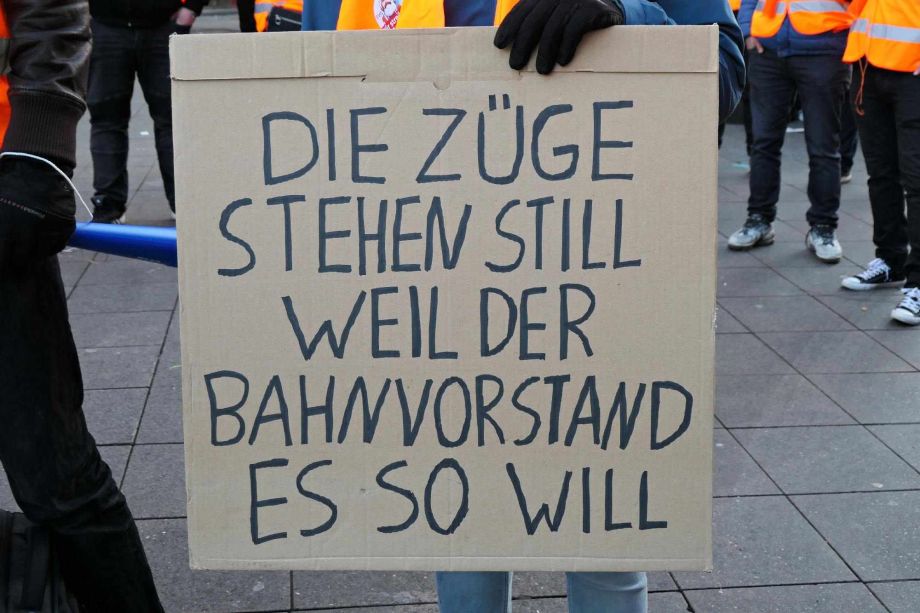 Die Beschäftigten erwarten verhandlungsfähige Angebote der Arbeitgeber Die Beschäftigten erwarten verhandlungsfähige Angebote der Arbeitgeber