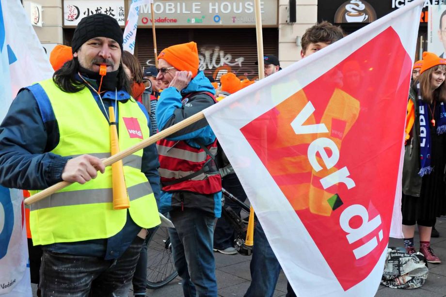 Berufe bei Bus und Bahn müssen finanziell wieder attraktiver werden Berufe bei Bus und Bahn müssen finanziell wieder attraktiver werden