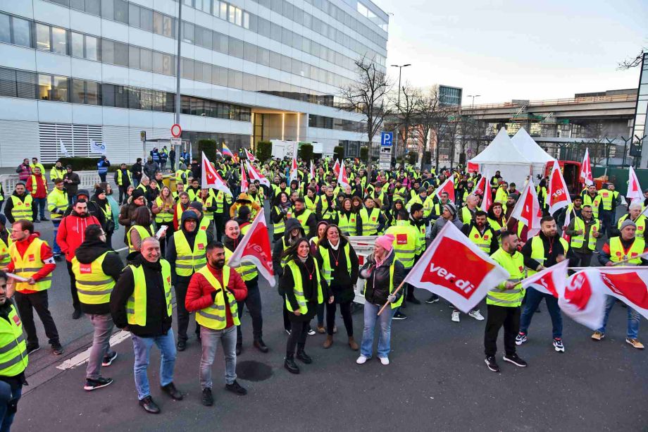 Kundgebung am Flughafen Kundgebung am Flughafen