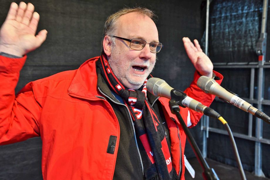 Kundgebung am Flughafen Kundgebung am Flughafen