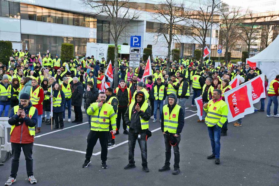 Kundgebung am Flughafen Kundgebung am Flughafen