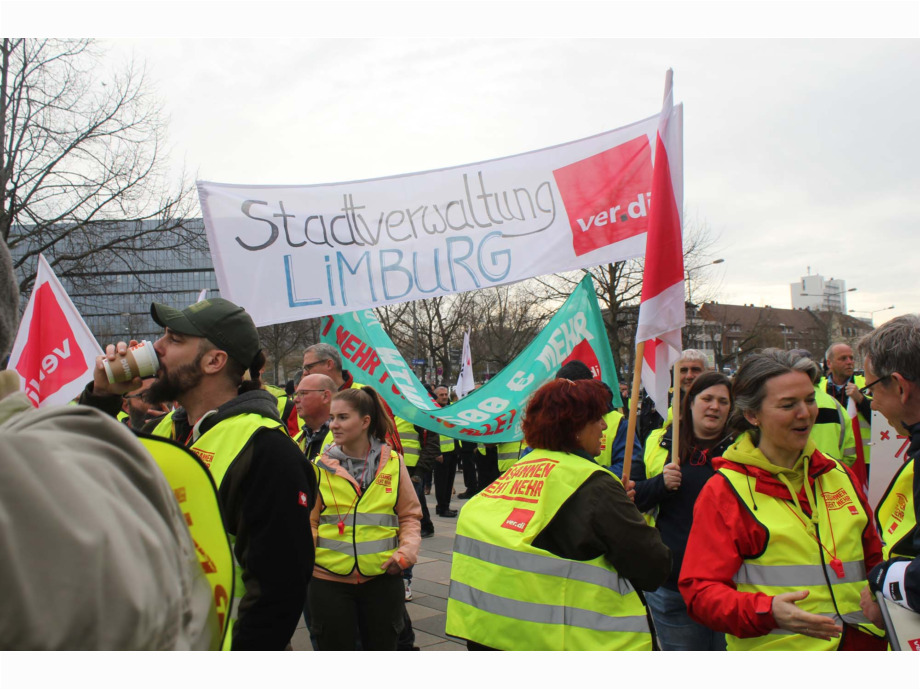 Streikende von der Stadtverwaltung Limburg