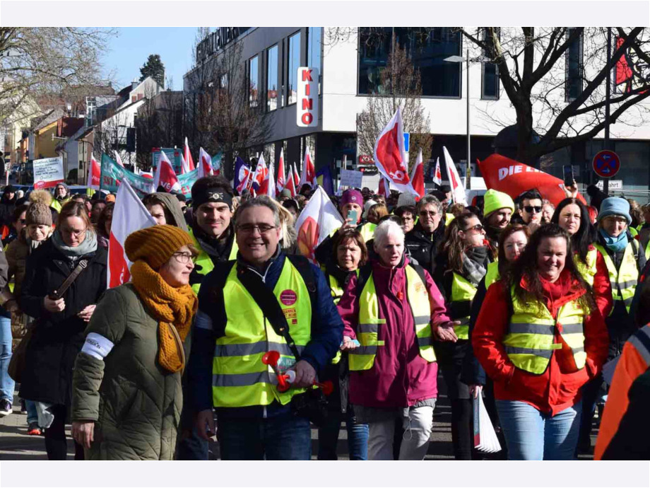 Warnstreik der Beschäftigten aus den Landkreisen Hochtaunus, Maintaunus und Wetterau am 2. März in Hofheim Warnstreik der Beschäftigten aus den Landkreisen Hochtaunus, Maintaunus und Wetterau am 2. März in Hofheim