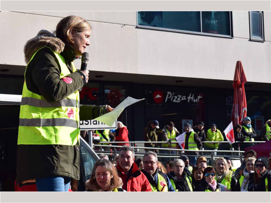 Warnstreik der Beschäftigten aus den Landkreisen Hochtaunus, Maintaunus und Wetterau am 2. März in Hofheim Warnstreik der Beschäftigten aus den Landkreisen Hochtaunus, Maintaunus und Wetterau am 2. März in Hofheim