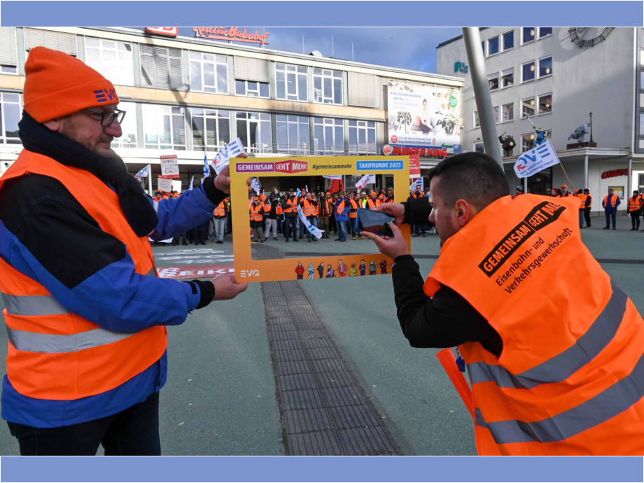 Streikkundgebung vor dem Hauptbahnhof Kassel