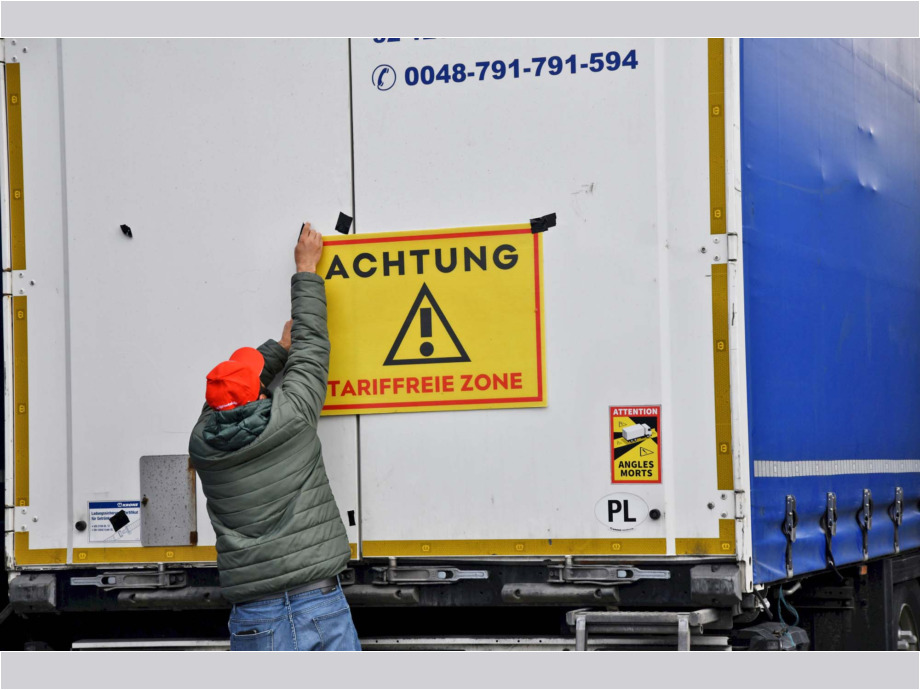 Solidaritätsaktion der IG Metall Hanau Fulda mit den streikenden LKW-Fahrern aus Polen auf der Raststätte Gräfenhausen
