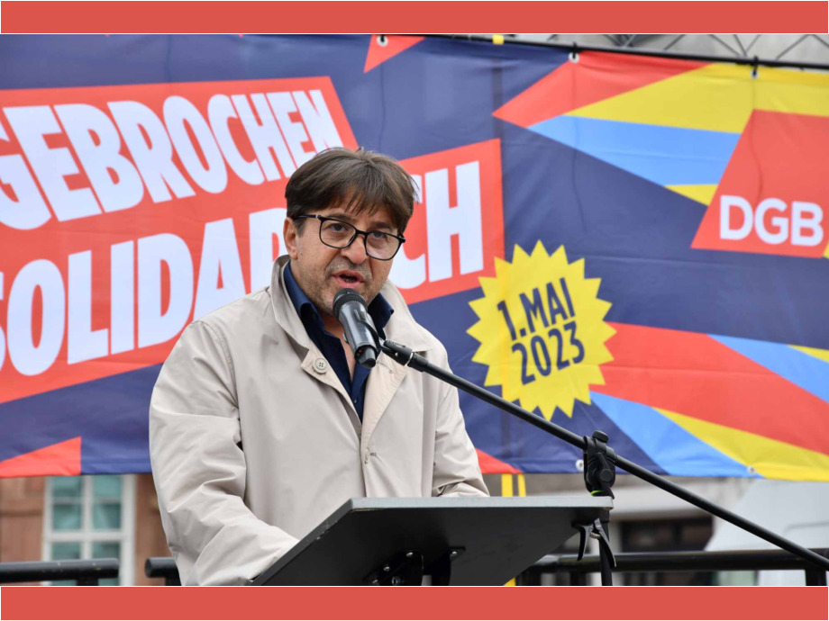 Nicolesku Paun Spricht als Vertreter der Angehörigen der Ermordeten vom 19. Februar 2020