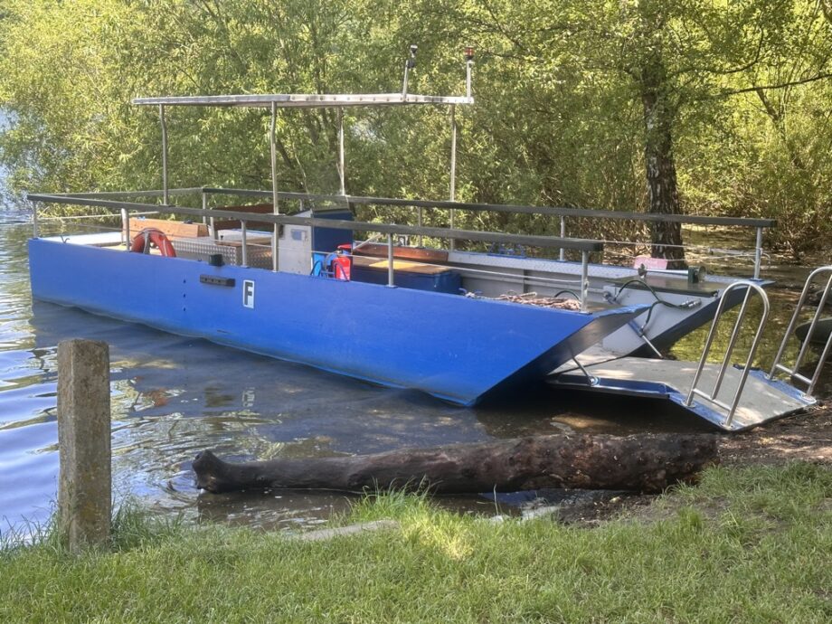 Fähre am Ufer des Edersees