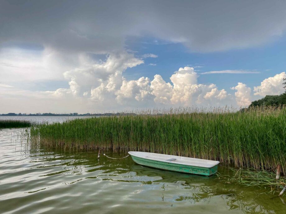Grünes Boot am Unterucker See