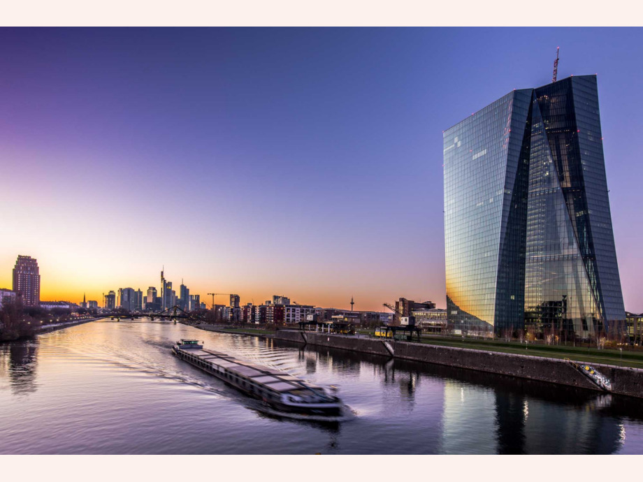Main mit EZB-Gebaeude in Frankfurt am Main