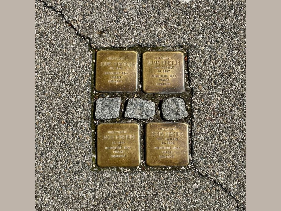 Stolpersteine-Erinnerung an ermordeten jüdischen Bewohner*innen in St. Tölz