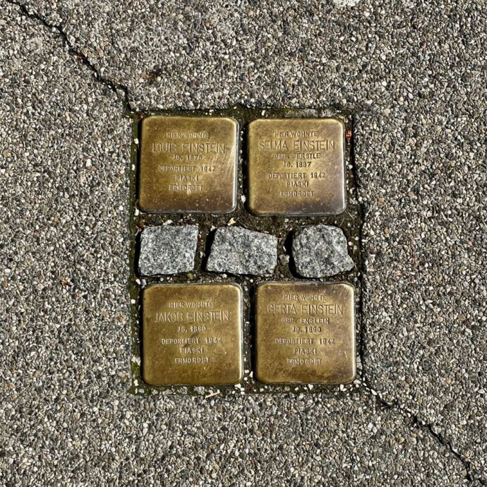 Stolpersteine-Erinnerung an ermordeten jüdischen Bewohner*innen in St. Tölz