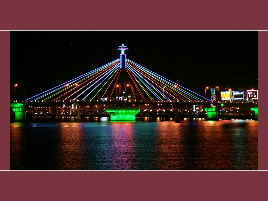 Bruecke ueber Han River Vietnam