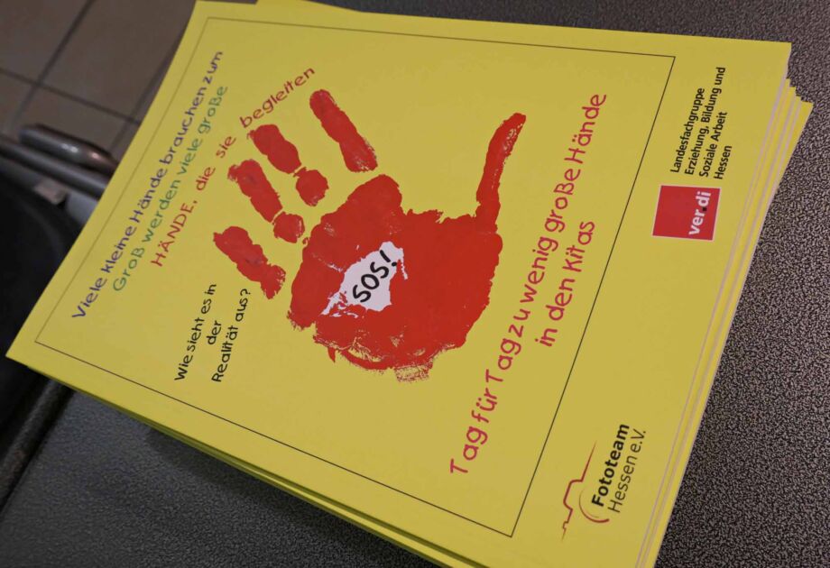 Die Broschüre zur Ausstellung wird zum Verkauf angeboten Die Broschüre zur Ausstellung wird zum Verkauf angeboten