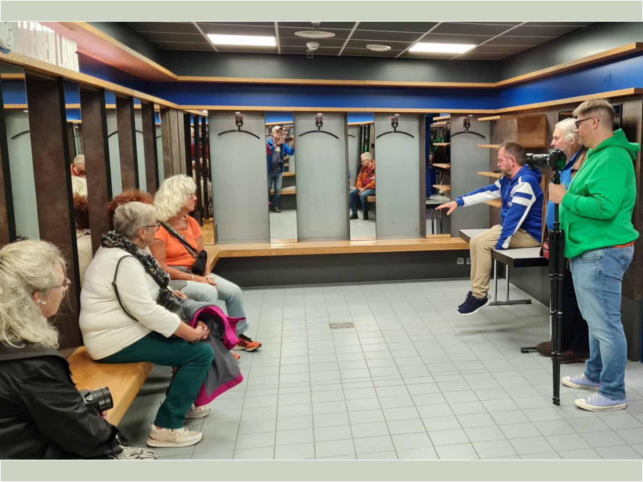 Briefing in der Spielerkabine Briefing in der Spielerkabine