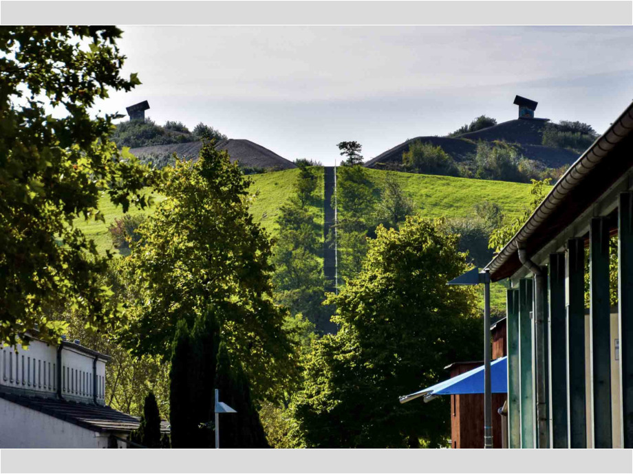 300 Stufen führen auf die Rungenberghalde mit der Lichtinstallation „Nachtzeichen“ 300 Stufen führen auf die Rungenberghalde mit der Lichtinstallation „Nachtzeichen“