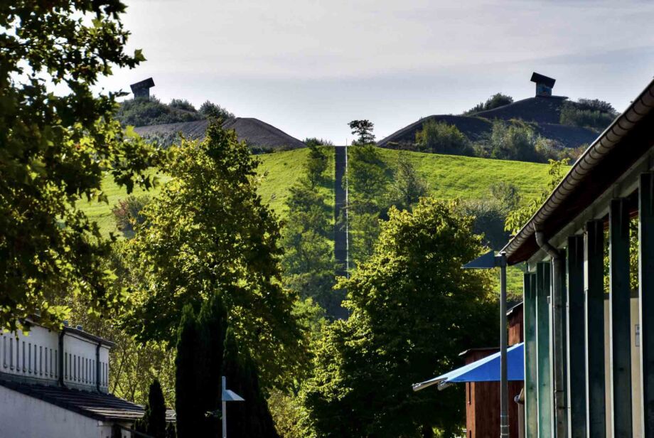 300 Stufen führen auf die Rungenberghalde mit der Lichtinstallation „Nachtzeichen“ 300 Stufen führen auf die Rungenberghalde mit der Lichtinstallation „Nachtzeichen“