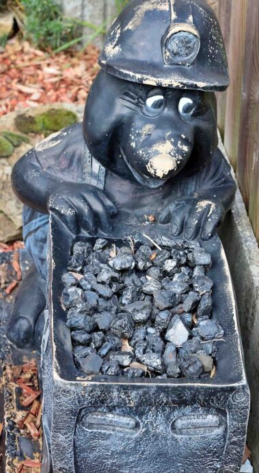 Facharbeiter im Kohlen-Flöz ------ Gartenromantik Facharbeiter im Kohlen-Flöz ------ Gartenromantik