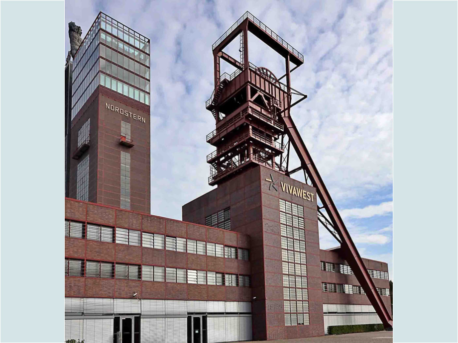 Der Nordsternturm mit der alten Schachtanlage Der Nordsternturm mit der alten Schachtanlage