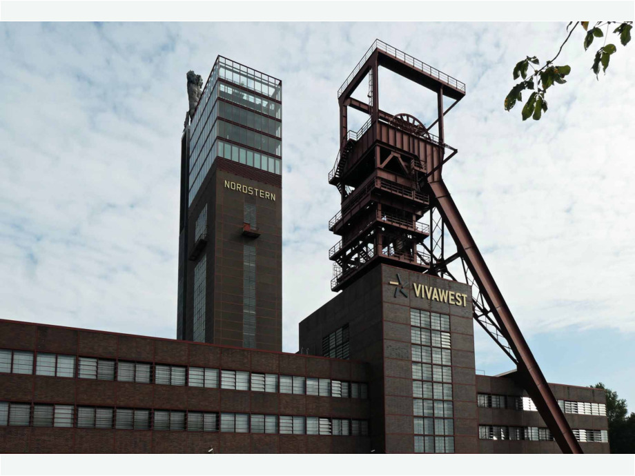 Der Nordsternturm mit der alten Schachtanlage Der Nordsternturm mit der alten Schachtanlage