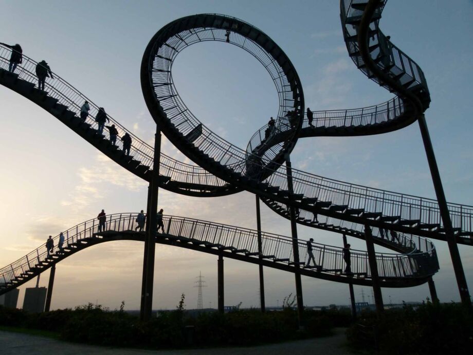 Die Achterbahn in der blauen Stunde Die Achterbahn in der blauen Stunde