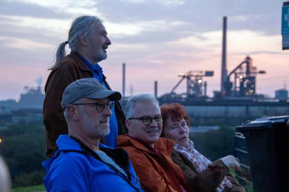 In der blauen Stunde vor der Industriekulisse In der blauen Stunde vor der Industriekulisse