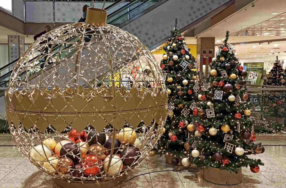 Weihnachtsdeko im Einkaufszentrum