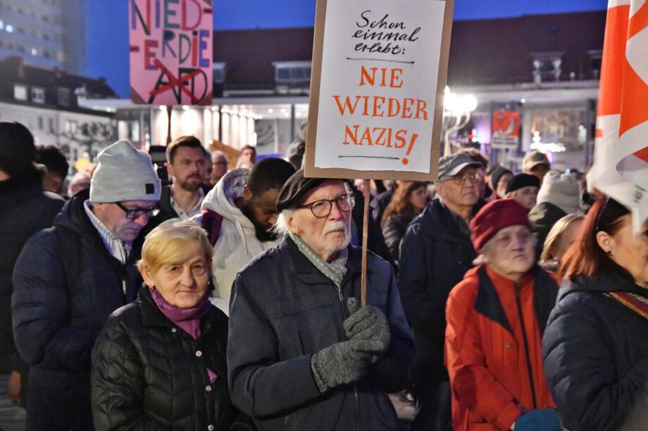 Nie wieder Nazis! Nie wieder Nazis!
