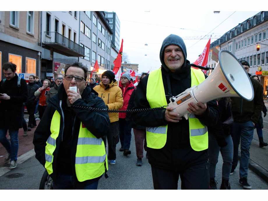 17.000 Teilnehmer/innen bei der Kundgebung "Demokratie stärken" am 23.01.2024 in Darmstadt 17.000 Teilnehmer/innen bei der Kundgebung "Demokratie stärken" am 23.01.2024 in Darmstadt