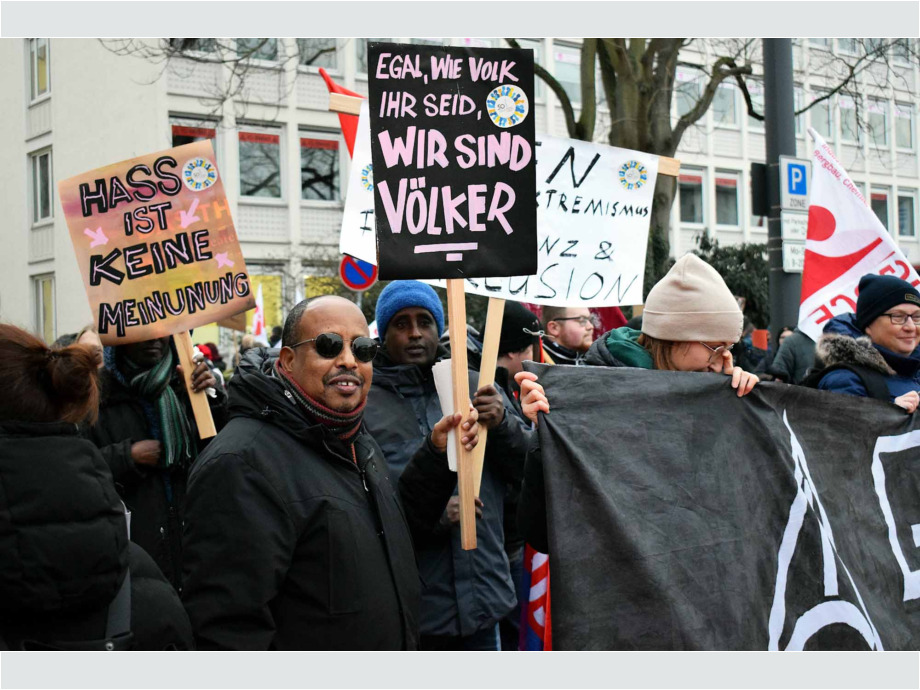17.000 Teilnehmer/innen bei der Kundgebung "Demokratie stärken" am 23.01.2024 in Darmstadt 17.000 Teilnehmer/innen bei der Kundgebung "Demokratie stärken" am 23.01.2024 in Darmstadt