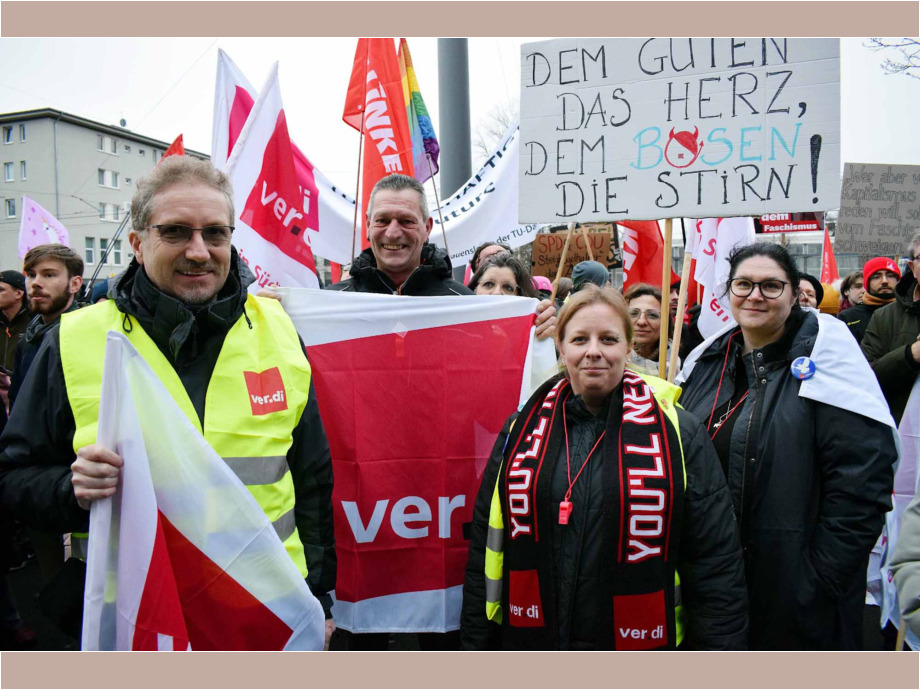 17.000 Teilnehmer/innen bei der Kundgebung "Demokratie stärken" am 23.01.2024 in Darmstadt 17.000 Teilnehmer/innen bei der Kundgebung "Demokratie stärken" am 23.01.2024 in Darmstadt