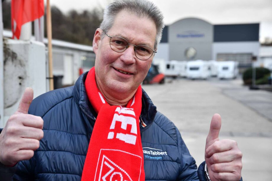 Warnstreik bei der Knaus Tabbert AG in Mottgers im Rahmen der Tarifrunde in der Holz- und Kunststoffindustrie Warnstreik bei der Knaus Tabbert AG in Mottgers im Rahmen der Tarifrunde in der Holz- und Kunststoffindustrie