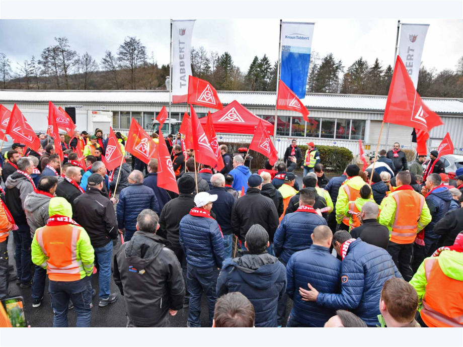 Warnstreik bei der Knaus Tabbert AG in Mottgers im Rahmen der Tarifrunde in der Holz- und Kunststoffindustrie Warnstreik bei der Knaus Tabbert AG in Mottgers im Rahmen der Tarifrunde in der Holz- und Kunststoffindustrie