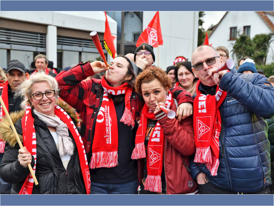Warnstreik bei der Knaus Tabbert AG in Mottgers im Rahmen der Tarifrunde in der Holz- und Kunststoffindustrie Warnstreik bei der Knaus Tabbert AG in Mottgers im Rahmen der Tarifrunde in der Holz- und Kunststoffindustrie