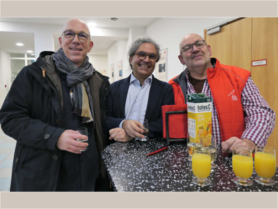 Freundlicher Empfang im Foyer des Gewerkschaftshauses Freundlicher Empfang im Foyer des Gewerkschaftshauses
