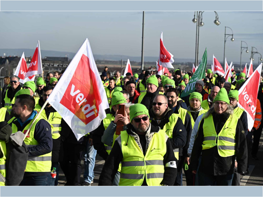 Streiktag im Öffentlichen Personennahverkehr am 3. Februar 2024 auf der Theodor Heuss Brücke zwischen Mainz und Wiesbaden Streiktag im Öffentlichen Personennahverkehr am 3. Februar 2024 auf der Theodor Heuss Brücke zwischen Mainz und Wiesbaden